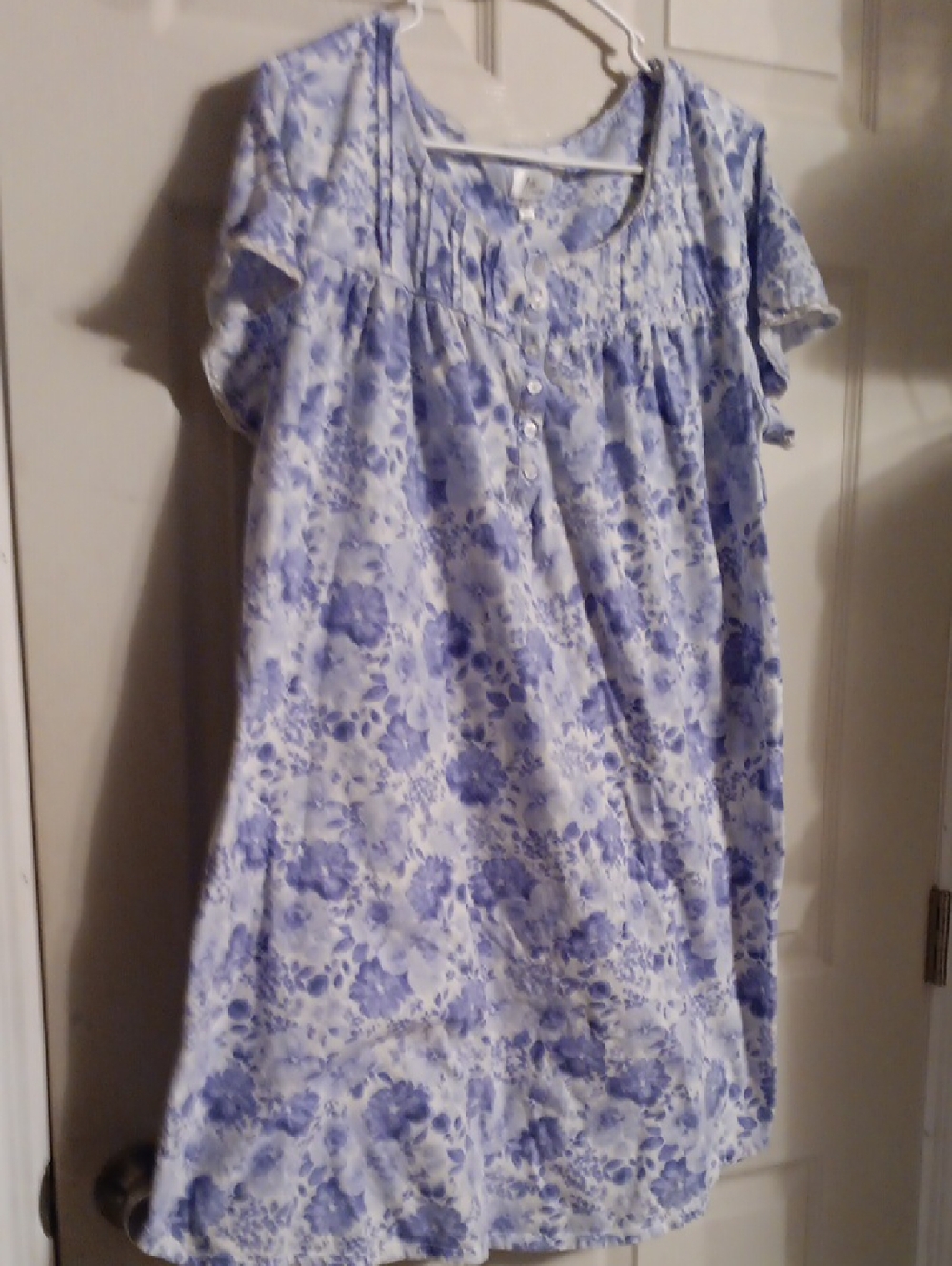 Aria Collection White And Lavender Nightgown